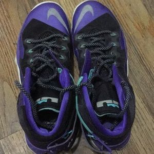 Lebron basketball shoes